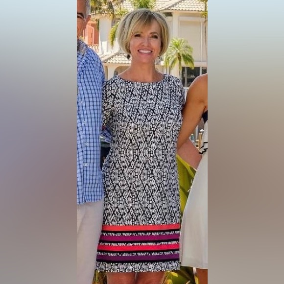 Eliza J Print Jersey Shift Dress - Picture 4 of 7